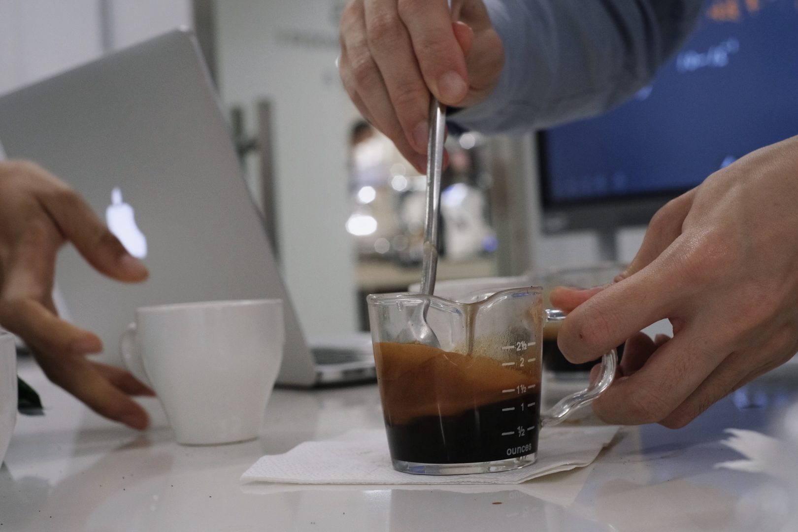 手冲咖啡粉水黄金比例多少合适？意式咖啡与摩卡咖啡粉水比例 中国咖啡网